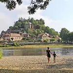 Grande Maison De Famille à Pour 8 - La Tour *
