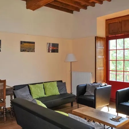 Grande Maison De Famille à Pour 8 - La Tour