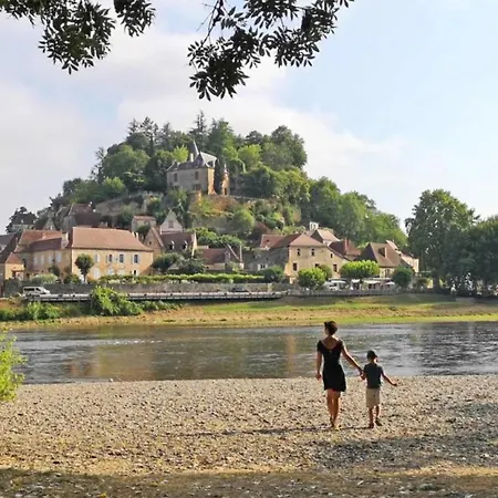 Grande Maison De Famille à Pour 8 - La Tour *